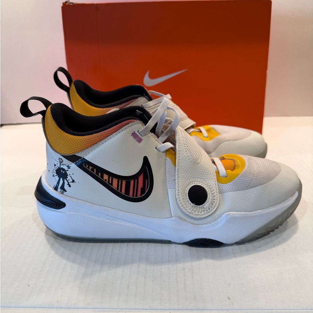 Nike Team Hustle D 11 (GS) Size 7Y